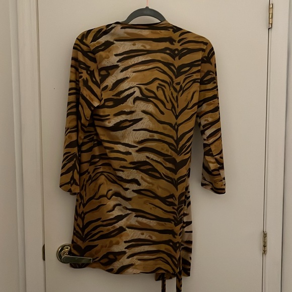 Tiger Print Wrap Top - Picture 4 of 4